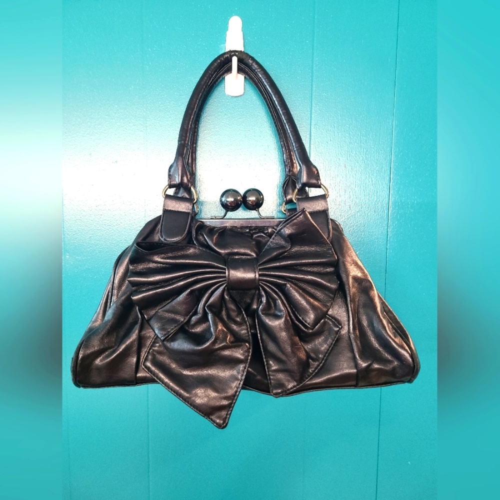 🎀 Used Handbag with Bow